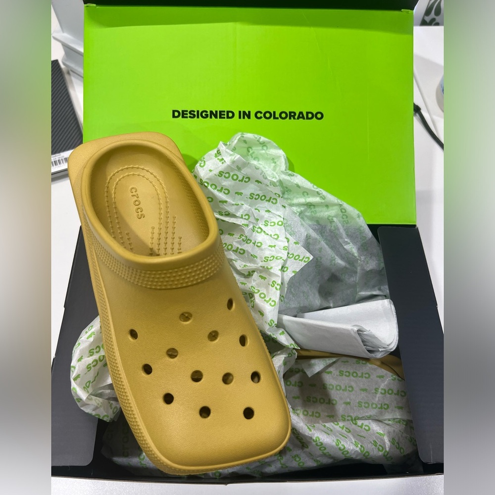 Crocs Blunt toe slides desert grass w6 m4